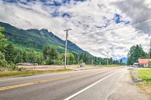 Modern Washington Vacation Rental with Mountain View