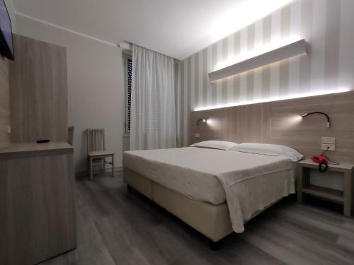 Double Room image 4