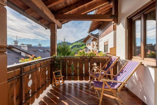 Double Room with Balcony and Mountain View