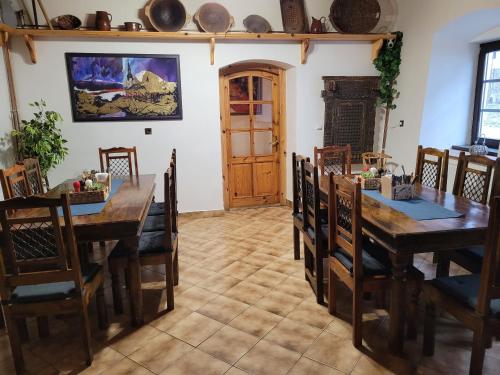 餐廳, 克羅佩克旅館 (Penzion Klopacka) in 斯帕尼亞多利納