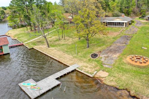Mineola Lake House w/ Dock & Fire Pit! in Mineola (TX)