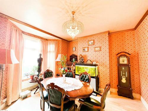 BRAND NEW ULTRA-SUPER EXCLUSIVE BEDROOM IN LONDON