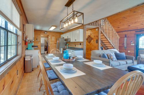 Central Sevierville Cabin with Hot Tub and Views! in Sevierville, USA