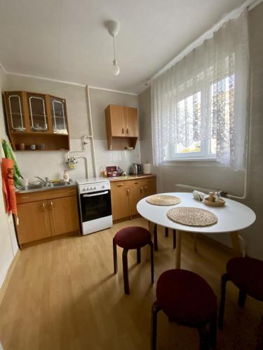 Spacious 3-Room Apartment & Residential Parking in Ziepniekkalns