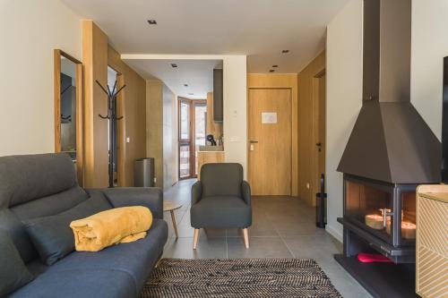 MIKKA CLOS MIKKA CLOS