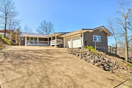 Beautiful Lakeview Home Near Bull Shoals Lake! in Bull Shoals, USA