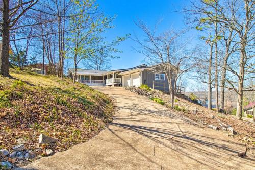 Beautiful Lakeview Home Near Bull Shoals Lake!