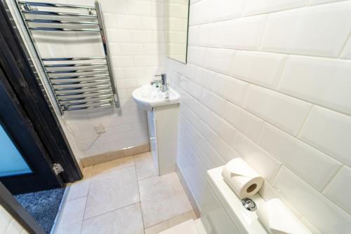 STAYSA Equipped studios near QE and UOB in GuestHouse close to the city!, Birmingham (foto 6)