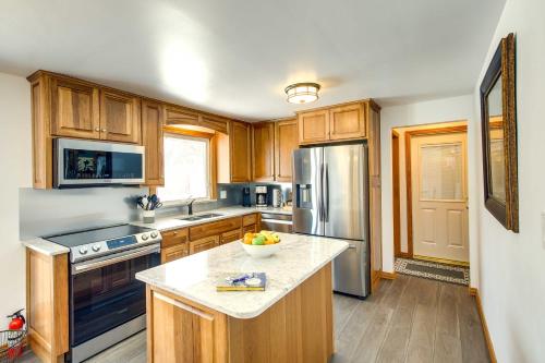 Walk to Lambeau Field Green Bay Retreat in Green Bay, USA
