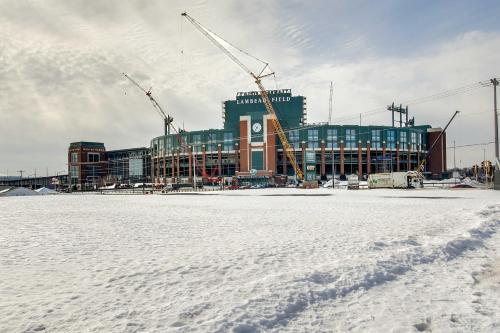 Green Bay All The Way! Half Mile to Lambeau Field!