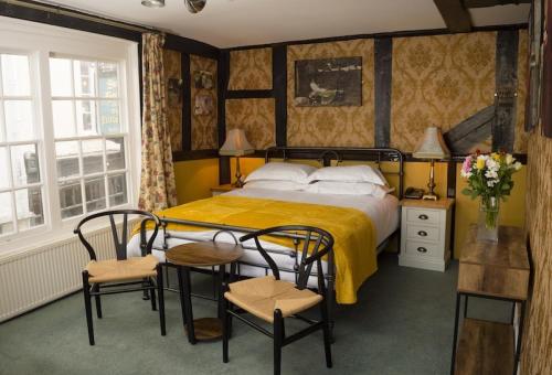 The Sun Hotel Room Type - Deluxe King Room