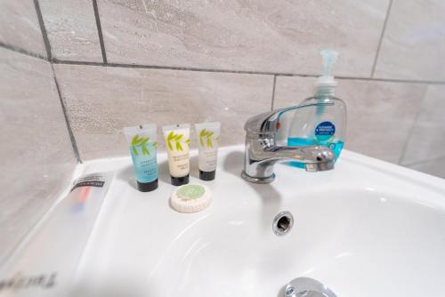 STAYSA Equipped studios near QE and UOB in GuestHouse close to the city!, Birmingham (foto 7)