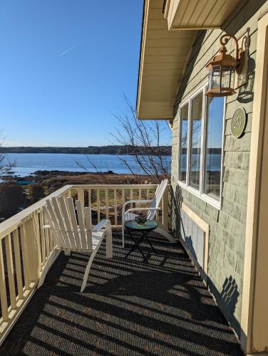 Riverfront 2nd floor with balcony Sheepscot Harbour Vacation Club Studio #210 - image 2