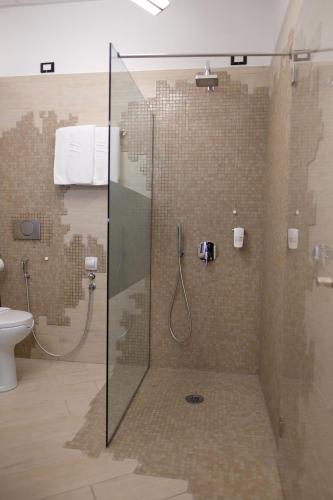 Standard Double Room image 10