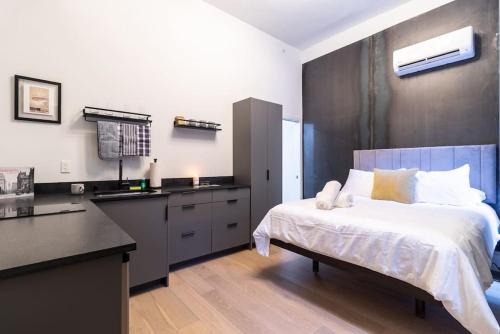 Thena Hotel - Chic and Cozy Studio