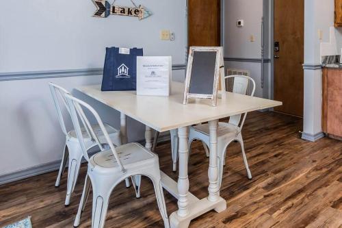 No Wake Zone Suite - image 11