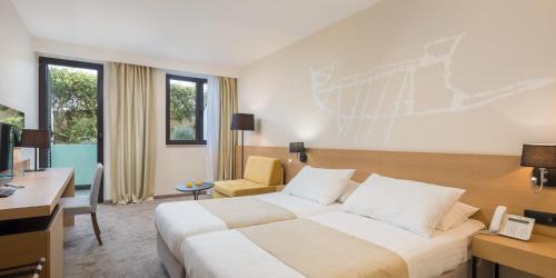 Superior Double Room with Balcony and Extra Bed