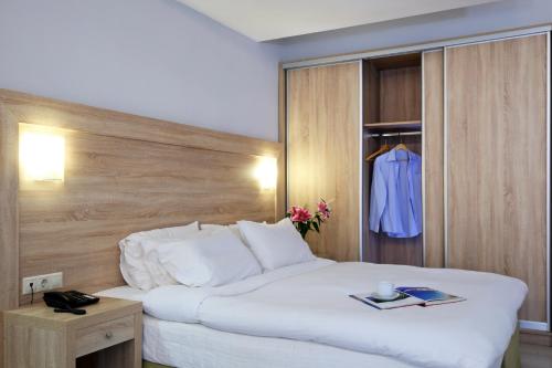 Hotel Lefkas - main image