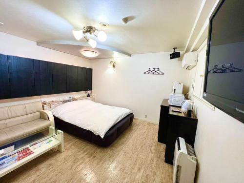 room detail thumbnail 2