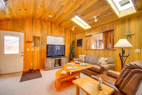 Cody Vacation Rental Near Cedar Mountain!