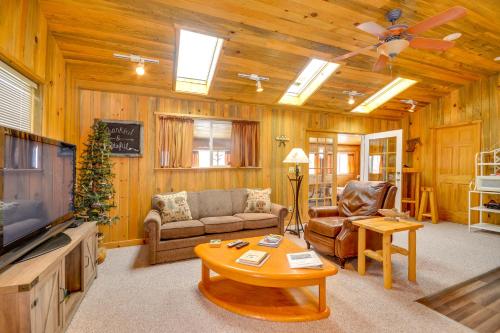 Cody Vacation Rental Near Cedar Mountain!