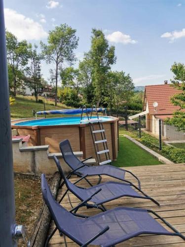 Peldbaseins, LE MACHAON , Gîte rural *** avec espace piscine privé (LE MACHAON , Gite rural *** avec espace piscine prive) in Champagneux ciems