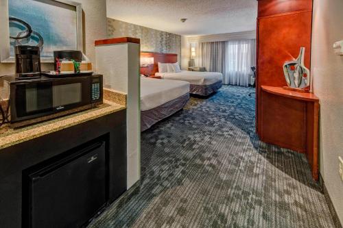 Courtyard by Marriott Alexandria - image 35