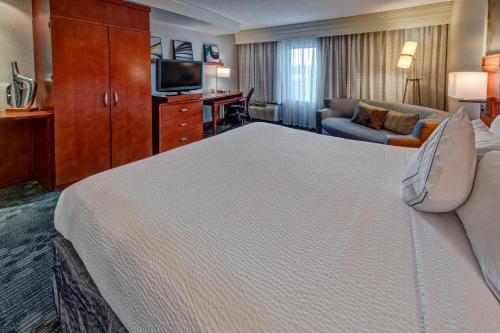 Courtyard by Marriott Alexandria in Alexandria, USA
