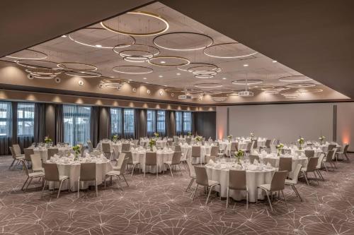 Cologne Marriott Hotel - image 2