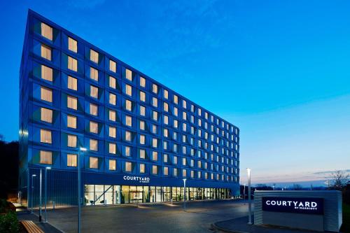 Courtyard by Marriott Luton Airport - Hotel - Luton