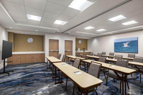 Fairfield by Marriott Inn & Suites Bonita Springs - image 7