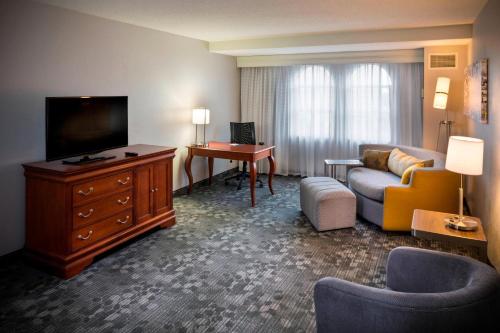 Courtyard by Marriott Norfolk Downtown - image 12
