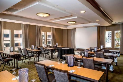 Courtyard by Marriott Norfolk Downtown - image 14