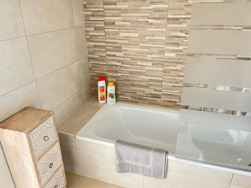 Vannas istaba, Apartamento a estrenar en Ribamontán al Mar (Apartamento a estrenar en Ribamontan al Mar) in Hoznajo
