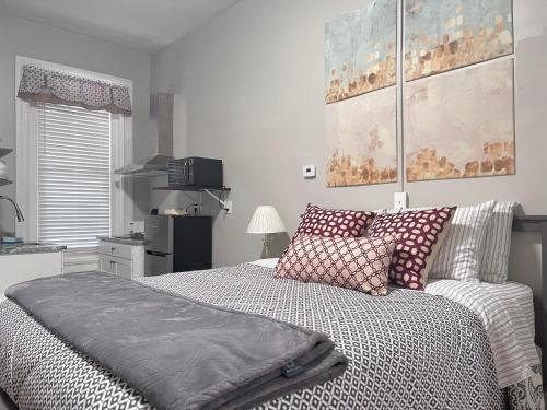 G1 central location museums FREE PARKING near Virginia Tudományos Múzeum