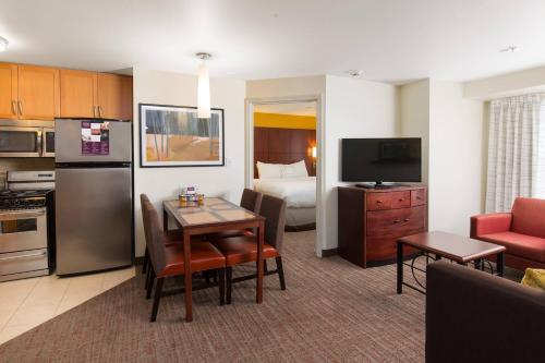 2 bedrooms, 3 beds