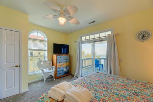 Waterfront Emerald Isle Home with Dock Access! Waterfront Emerald Isle Home with Dock Access!
