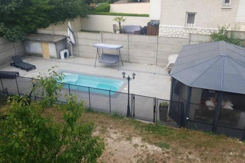 Logement à 30min de la défense avec piscine privative