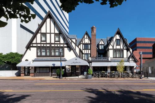 Seven Gables Inn, St Louis West, a Tribute Portfolio Hotel, Saint Louis