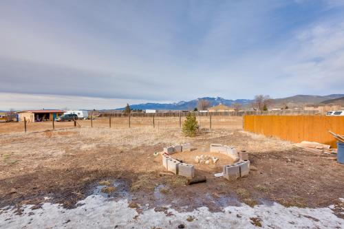 Ideally Located Taos Vacation Rental with Gas Grill