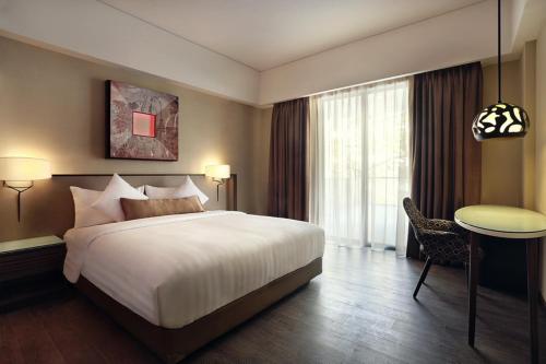 Superior King Room image 6