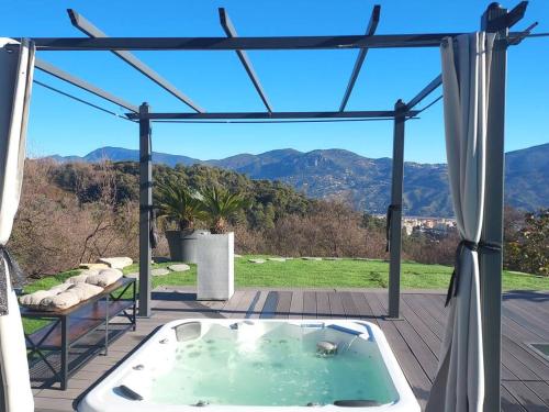 SUITE 20m2 DANS VILLA PISCINE JACUZZI