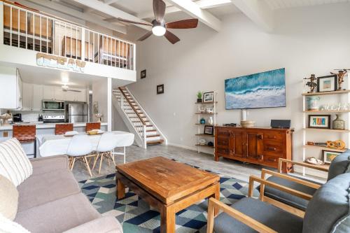 Rare 2 Bedroom Loft Townhouse On The North Shore