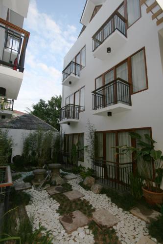 Facilities, Crown Regency Beach Resort in Station 3