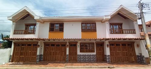 6 bedrooms, 18 beds