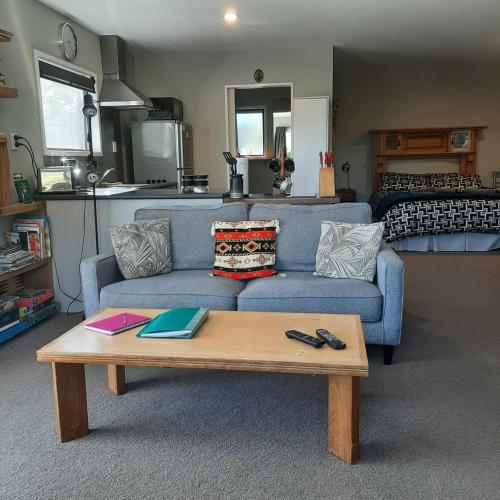 virtuve, Koru Beachfront Holiday Cabins & Hot Tub in Barrytown