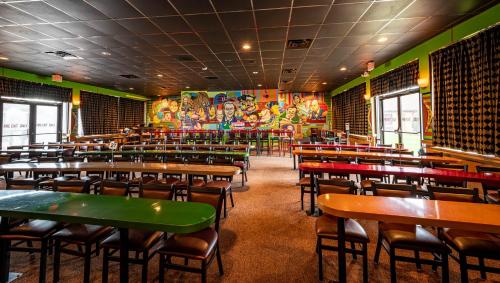 設施, 馬格努森格蘭德哈里斯堡酒店 (Magnuson Grand Harrisburg) in 新坎伯蘭