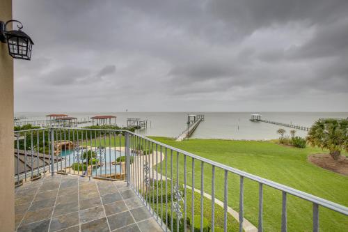 Stunning Galveston Bay Villa Infinity Pool and Dock