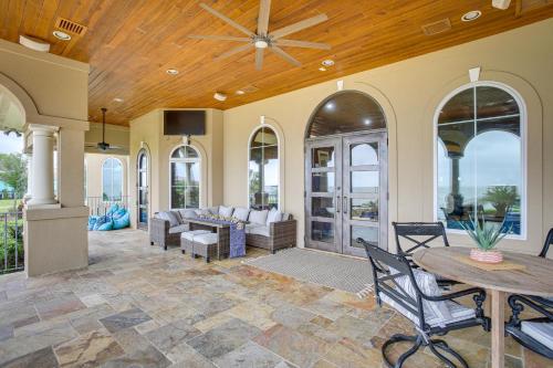 Stunning Galveston Bay Villa Infinity Pool and Dock