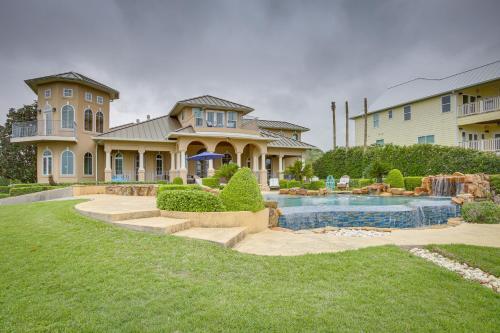 Stunning Galveston Bay Villa Infinity Pool and Dock